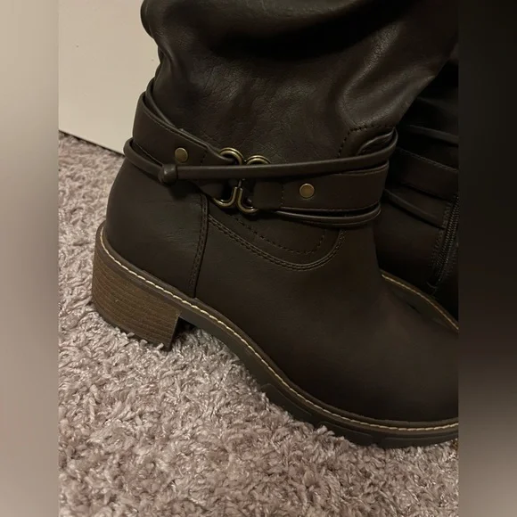 White Mountain Boots - Picture 8 of 11